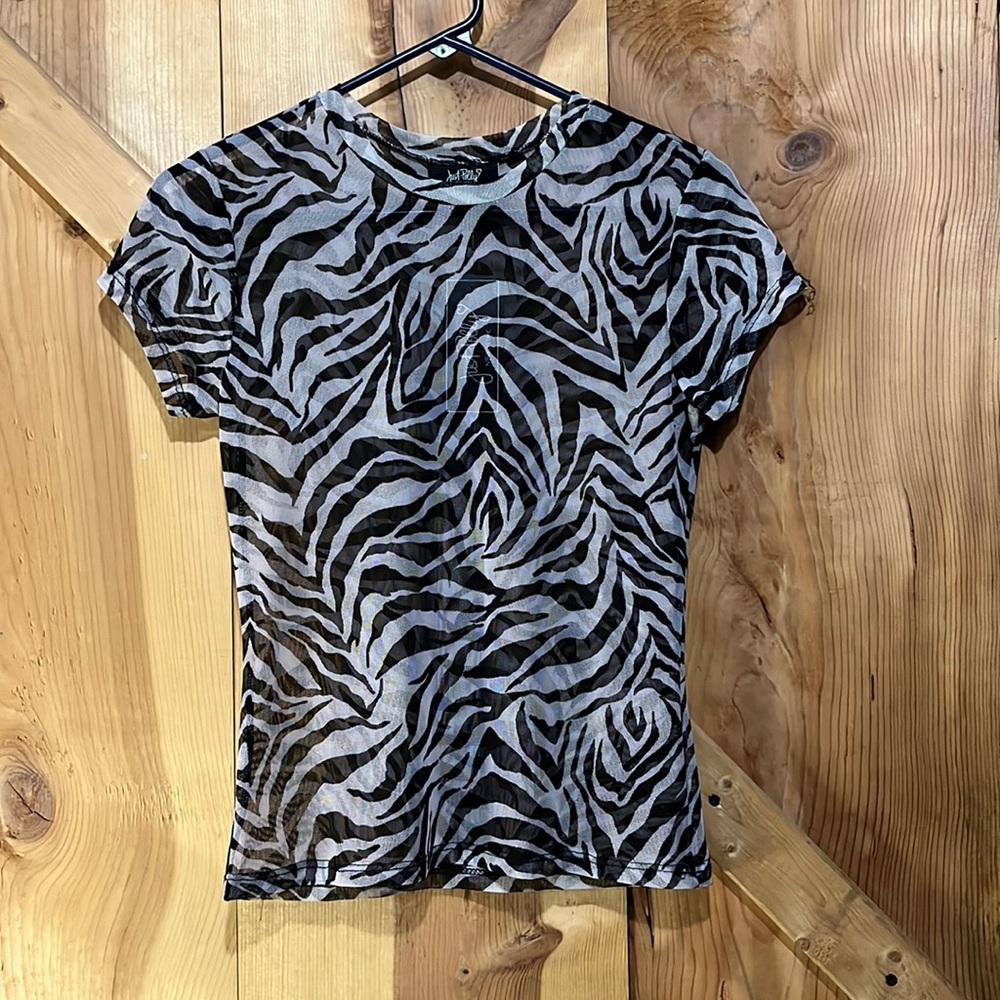 Just Polly size Medium NWT sheer stretchy short sleeve zebra print top